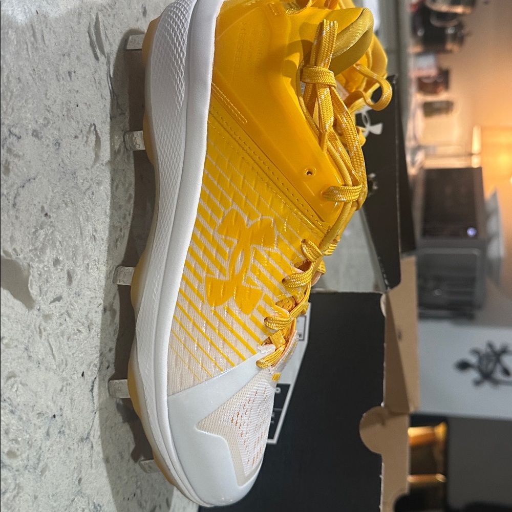 Under Armour Men's baseball metal cleats in Yellow and White - Picture 4 of 7